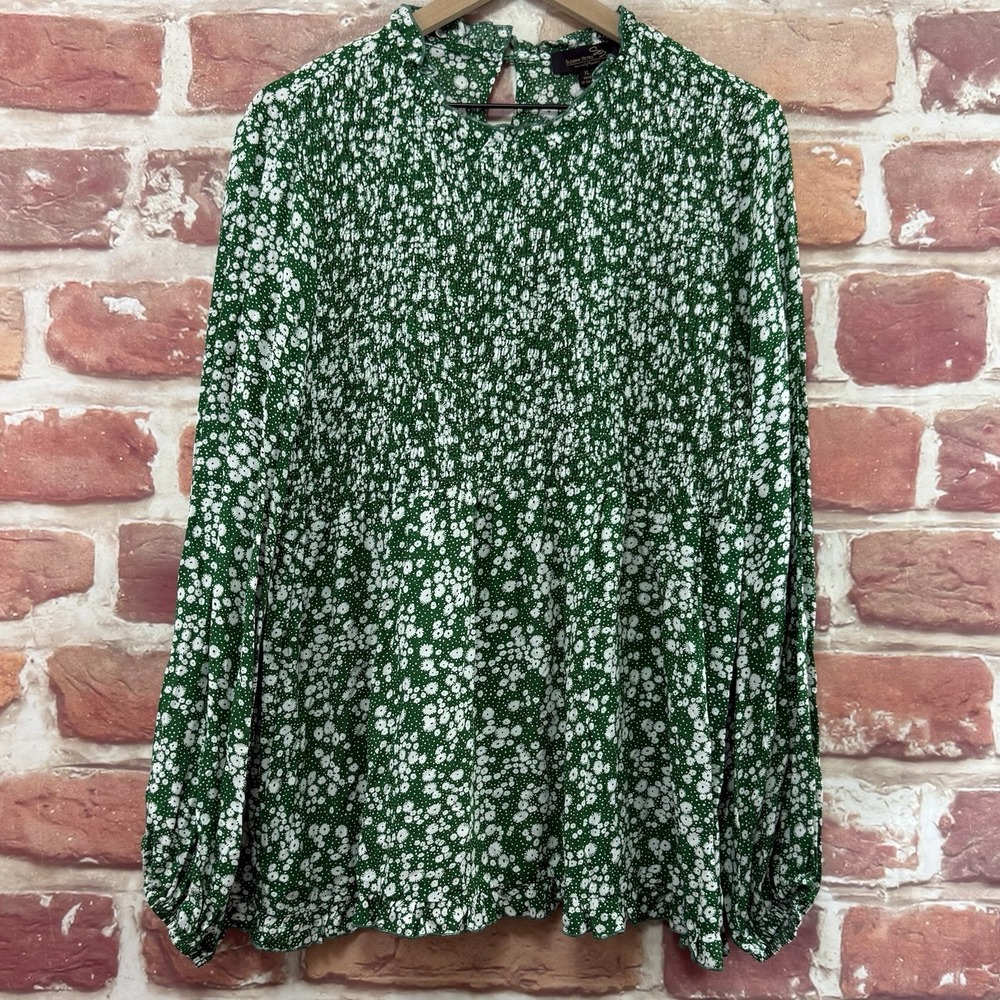 Suzanne Betro Top Women's XL Green Cottage Ditsy Floral Smocked Casual Shirt